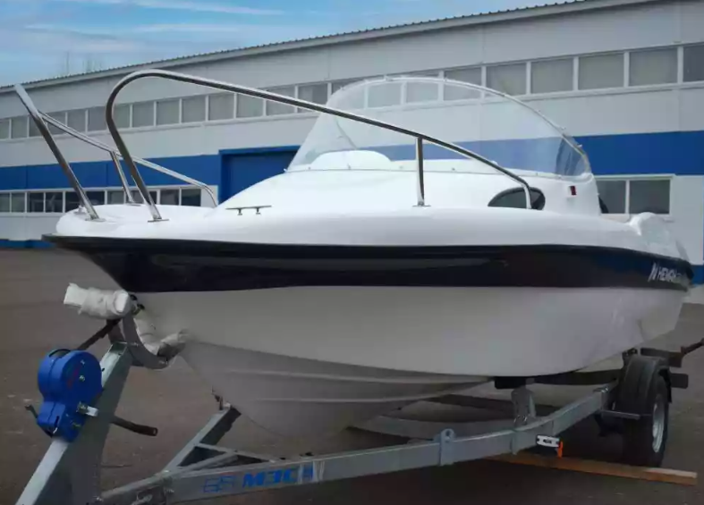 Стеклопластиковый катер Neman-530 с каютой в Пятигорске