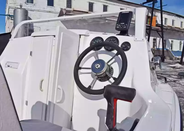 Комбинированный катер Neman-500 с каютой в Пятигорске