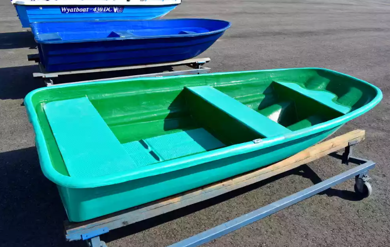 Стеклопластиковая лодка Старт (тримаран) в Пятигорске