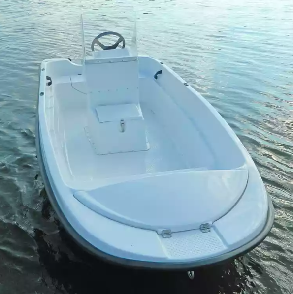 Стеклопластиковая лодка Пингвин с консолью (тримаран) в Пятигорске