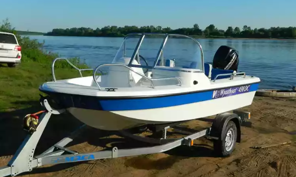 Стеклопластиковый катер Wyatboat-430 DC (тримаран) в Пятигорске