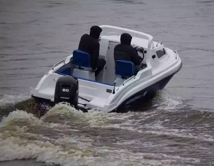 Комбинированный катер Neman-500 с каютой в Пятигорске