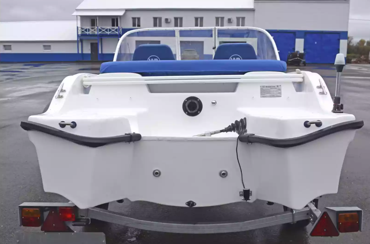 Стеклопластиковый катер Wyatboat-430DCМ (килевая) в Пятигорске