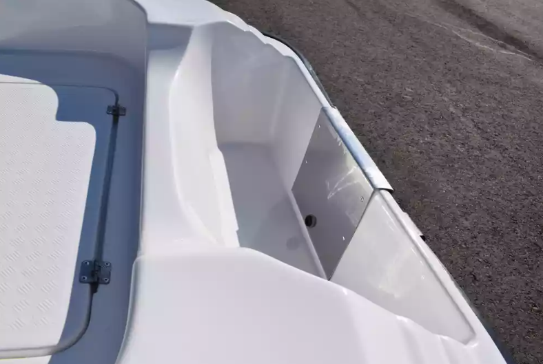 Стеклопластиковая лодка Пингвин (тримаран) в Пятигорске