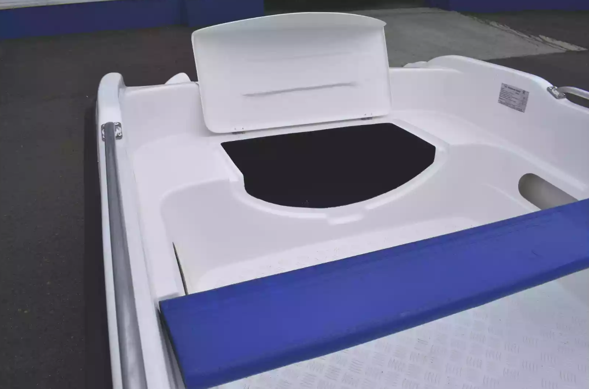 Стеклопластиковая лодка Пингвин New (тримаран) в Пятигорске