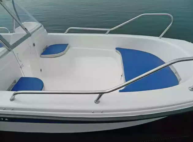 Стеклопластиковый катер Wyatboat-430 DCM (тримаран) в Пятигорске