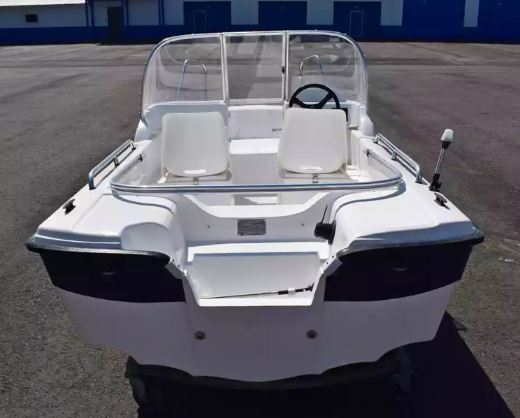 Стеклопластиковый катер Wyatboat-430 DC (тримаран) в Пятигорске