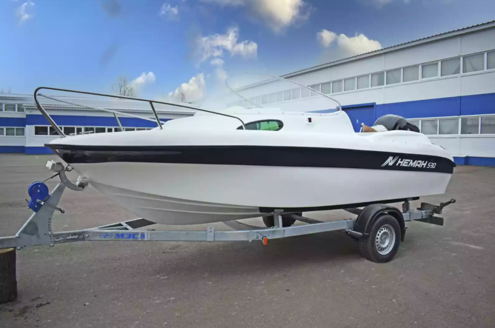 Стеклопластиковый катер Neman-530 с каютой в Пятигорске