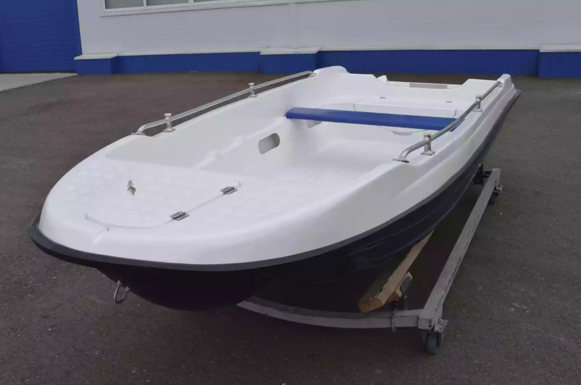 Стеклопластиковая лодка Пингвин New (тримаран) в Пятигорске