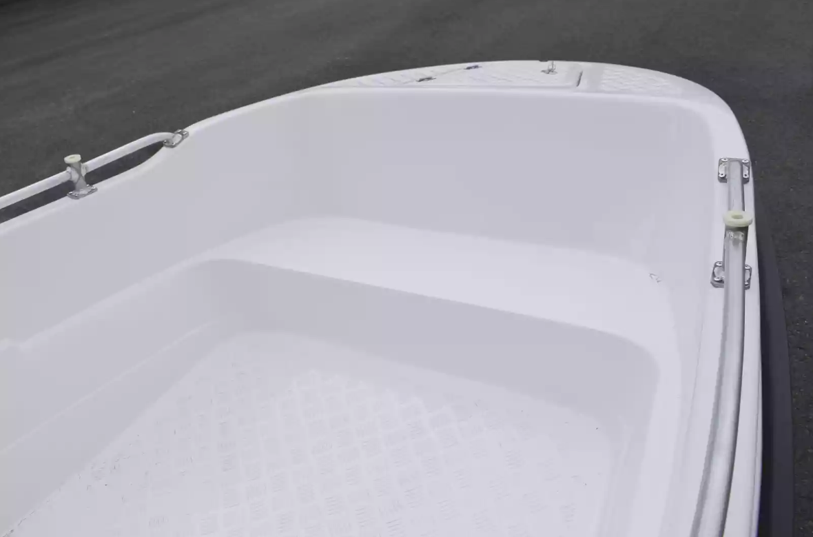 Стеклопластиковая лодка Пингвин New (тримаран) в Пятигорске