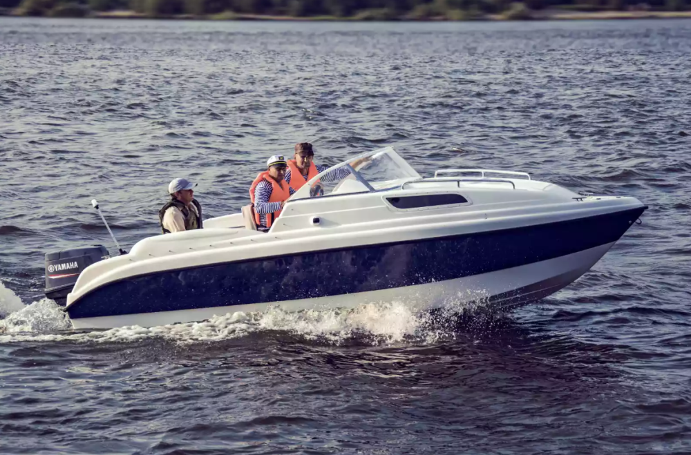 Стеклопластиковый катер Neman-550 с каютой в Пятигорске