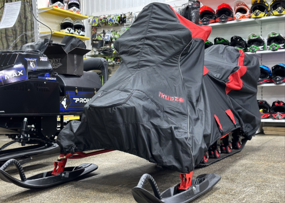 Чехол транспорт. снегохода IKUDZO HUNTER черно-красный Оксфорд ПРЕМИУМ качества с лого IKUDZO в Пятигорске