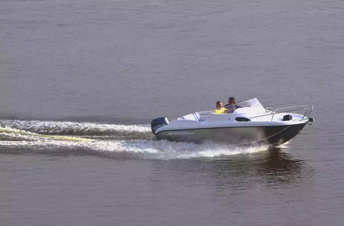 Комбинированный катер Neman-530 с каютой в Пятигорске