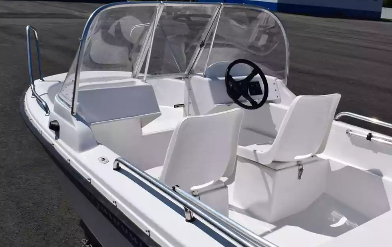 Стеклопластиковый катер Wyatboat-430 DC (тримаран) в Пятигорске