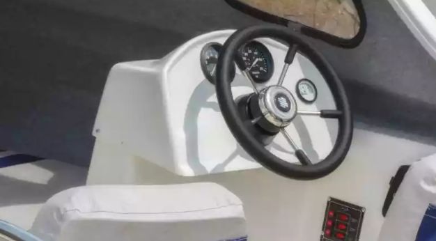 Стеклопластиковый катер Wyatboat-3 П (полурубка) в Пятигорске