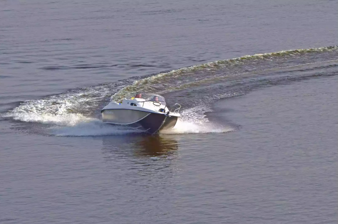 Комбинированный катер Neman-530 с каютой в Пятигорске