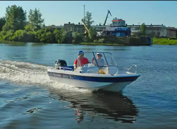 Стеклопластиковый катер Wyatboat-430 DC (тримаран) в Пятигорске