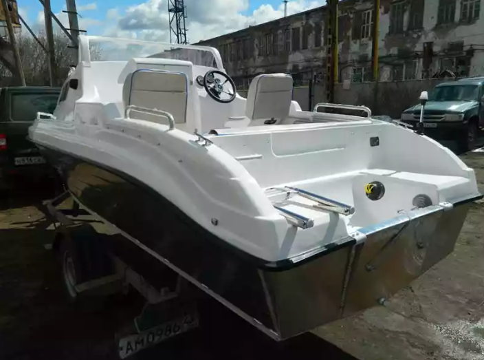 Комбинированный катер Neman-500 с каютой в Пятигорске