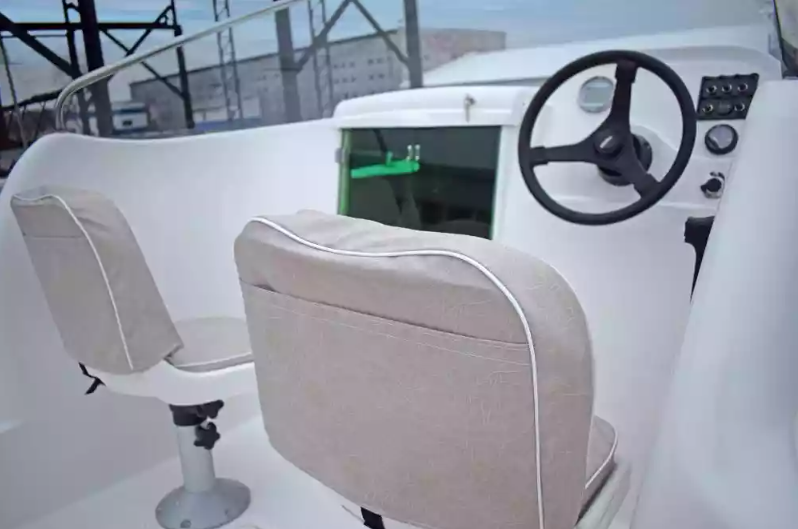 Стеклопластиковый катер Neman-530 с каютой в Пятигорске