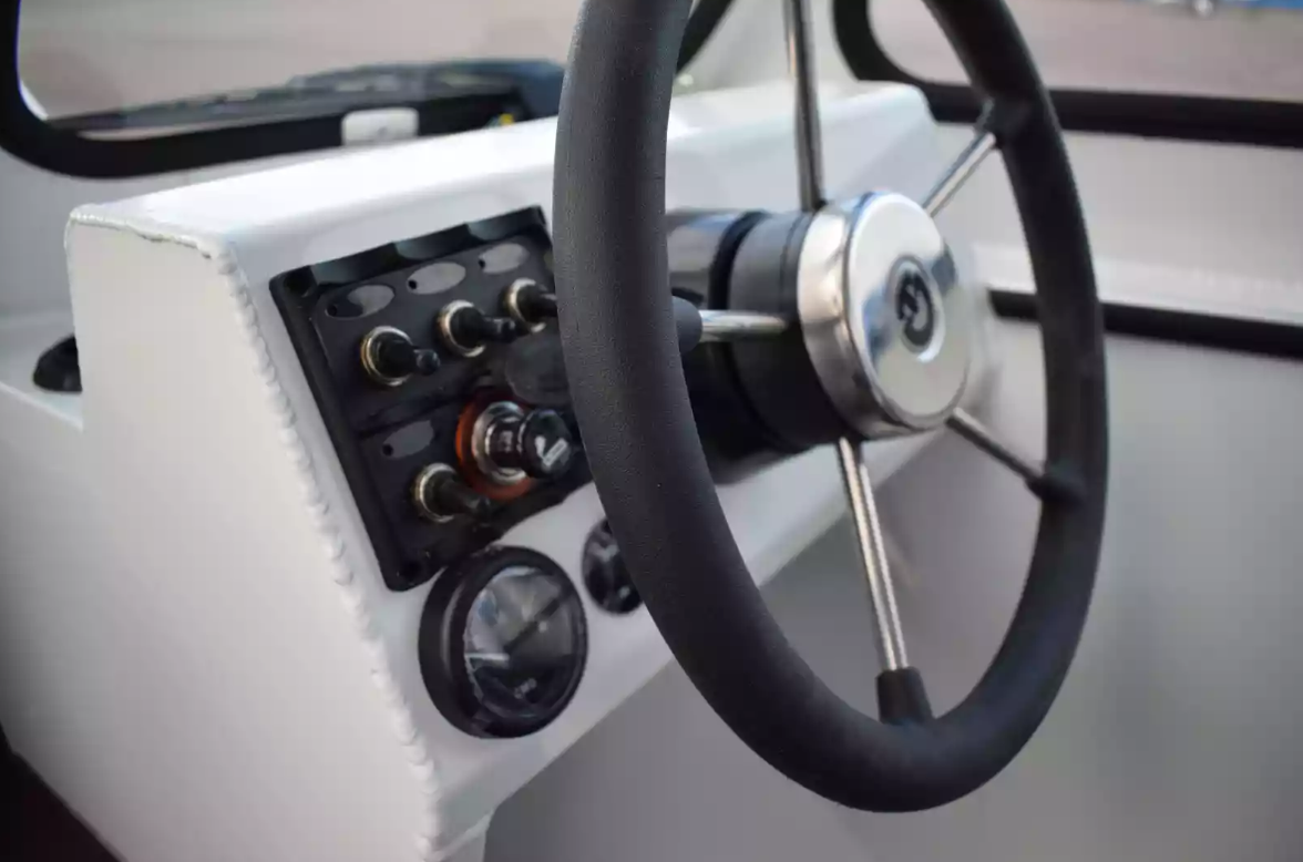 Алюминиевый катер Неман-500 (закрытая рубка) в Пятигорске