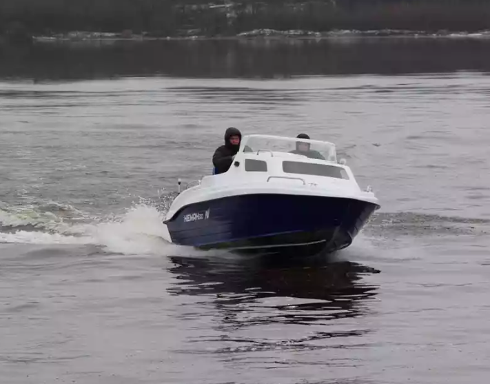 Комбинированный катер Neman-500 с каютой в Пятигорске