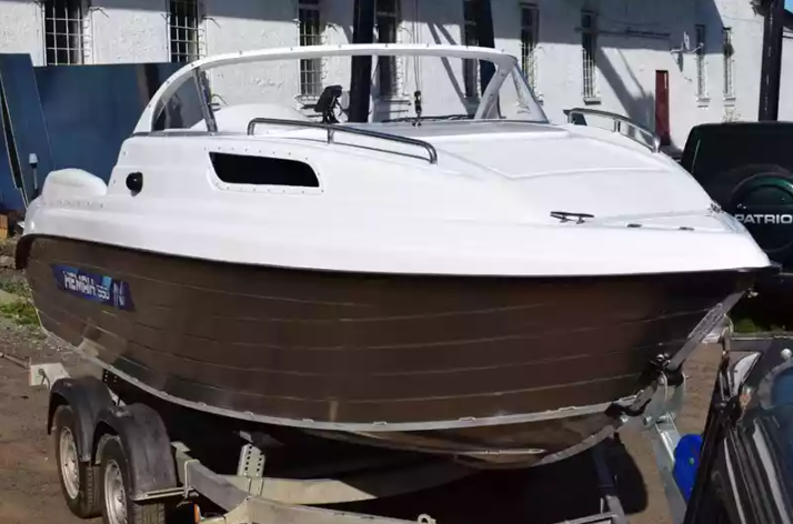 Комбинированный катер Neman-550 с каютой в Пятигорске