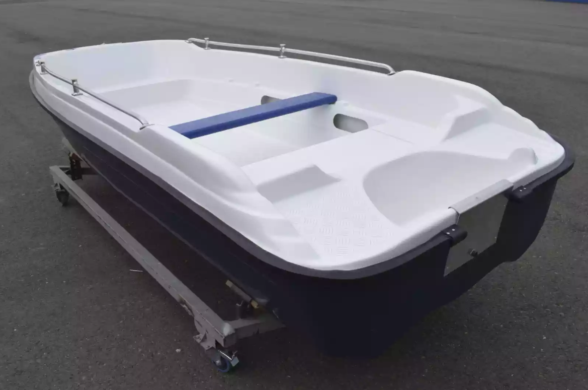 Стеклопластиковая лодка Пингвин New (тримаран) в Пятигорске