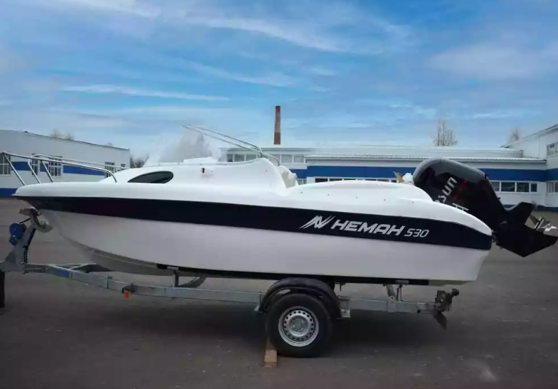 Стеклопластиковый катер Neman-530 с каютой в Пятигорске