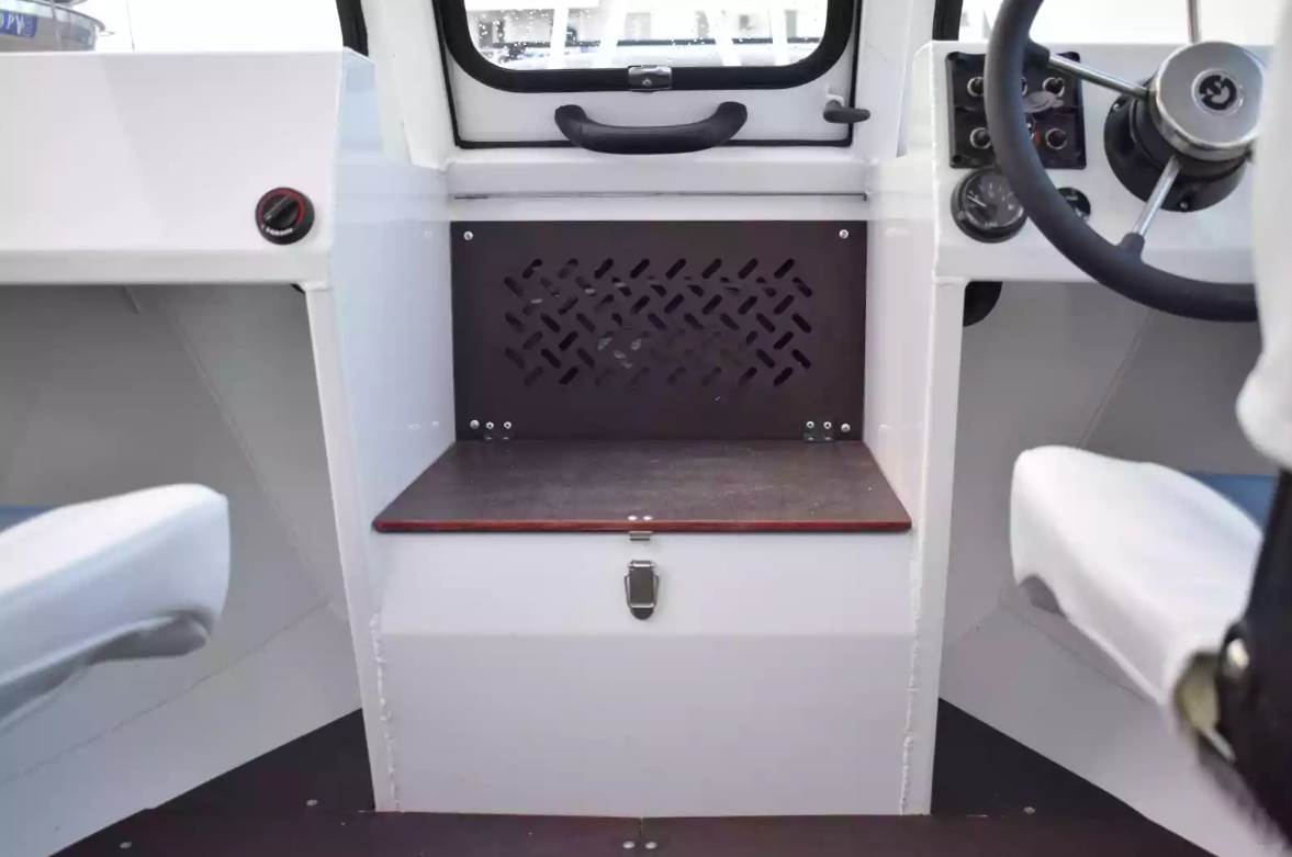 Алюминиевый катер Неман-500 (закрытая рубка) в Пятигорске