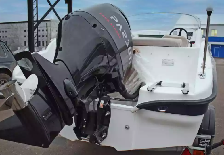 Стеклопластиковый катер Neman-530 с каютой в Пятигорске