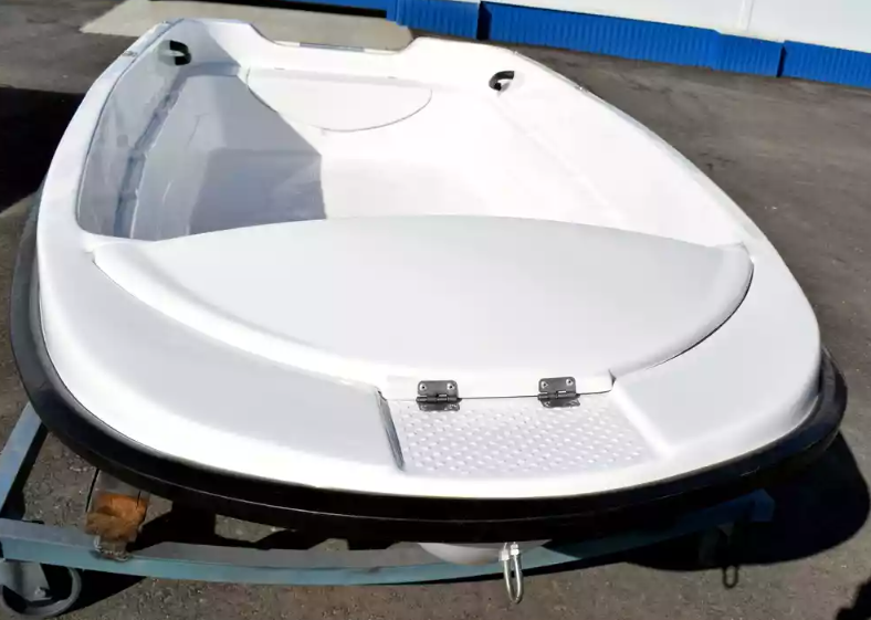 Стеклопластиковая лодка Пингвин (тримаран) в Пятигорске