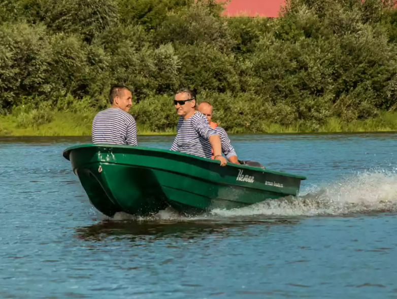 Стеклопластиковая лодка Neman-340 (тримаран) в Пятигорске