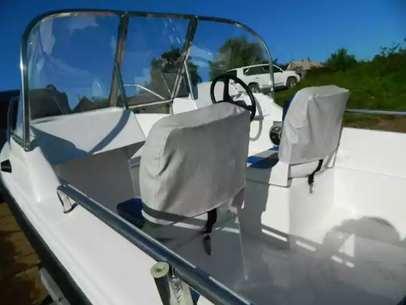 Стеклопластиковый катер Wyatboat-430 DC (тримаран) в Пятигорске