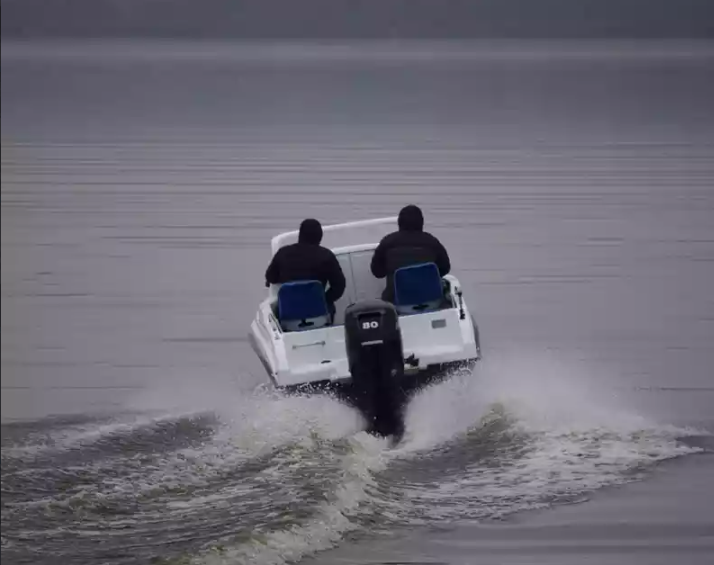 Комбинированный катер Neman-500 с каютой в Пятигорске