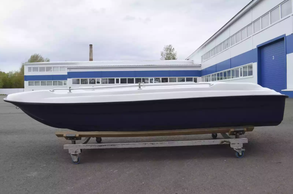 Стеклопластиковая лодка Пингвин New (тримаран) в Пятигорске