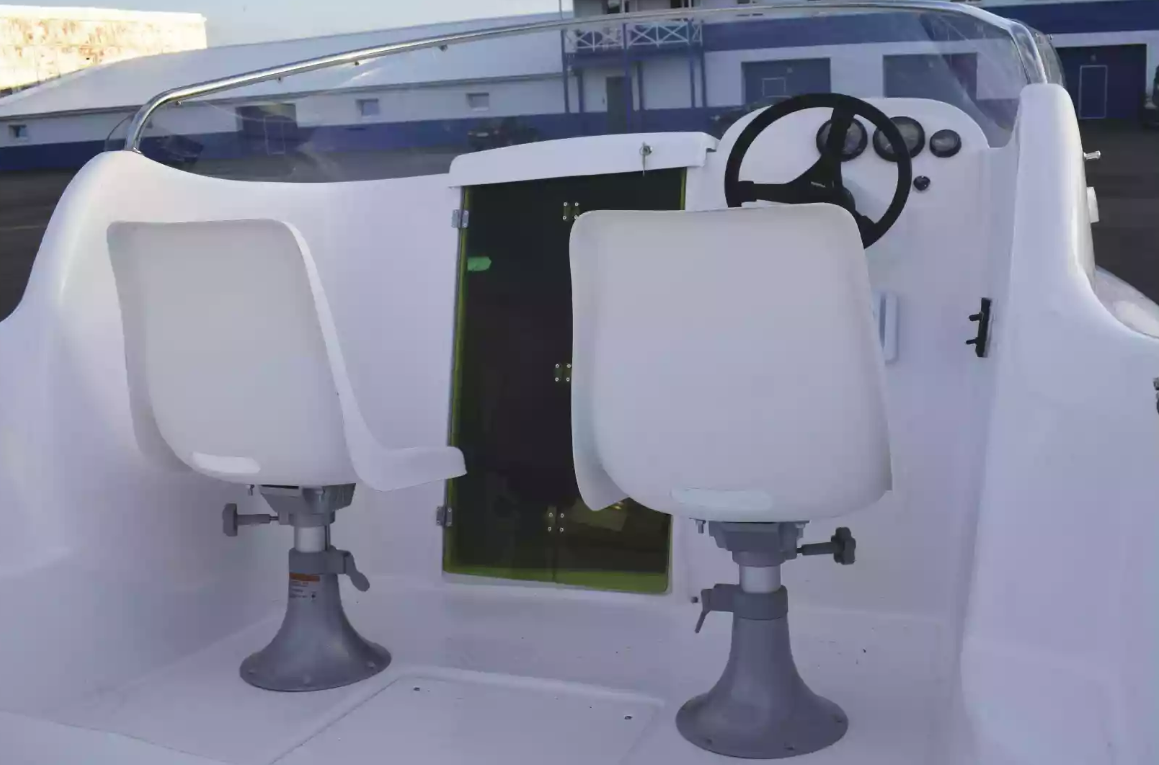 Комбинированный катер Neman-530 с каютой в Пятигорске