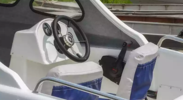 Стеклопластиковый катер Wyatboat-3 П (полурубка) в Пятигорске